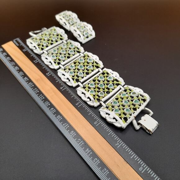 Vintage White Green Enamel Jewelry: Bracelet Clip Earrings, Mid-Century Jewelry - Picture 6 of 10
